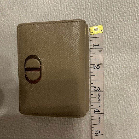 Dior Tan 30 Montaigne Wallet with CD Logo - Picture 15 of 16